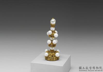 图片[2]-Gold finial with inlays of Dong pearls for the emperor’s court hat, Qing dynasty (1644-1911)-China Archive